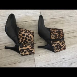 💋Nine West Leather booties.